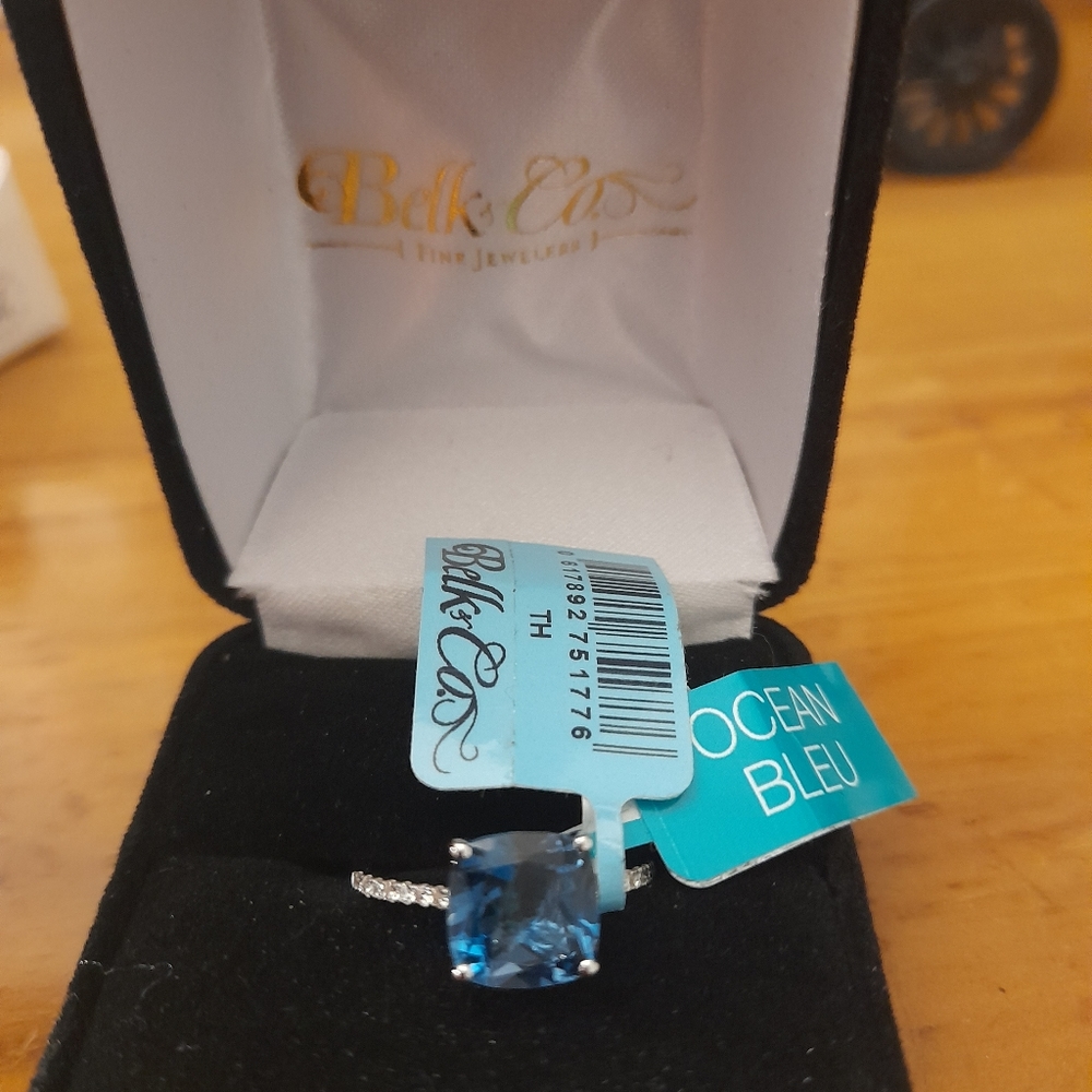 Diamond engagement ring